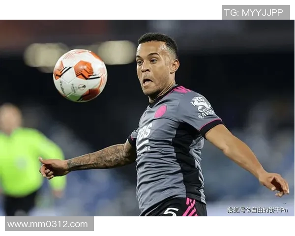 足球明星卡尔瓦多的传奇人生与赛场背后的故事揭秘